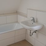 Planung der Sanierung im sanitärbereich - Badewanne und Waschtisch in einem Mehrfamilienhaus in Warnemünde